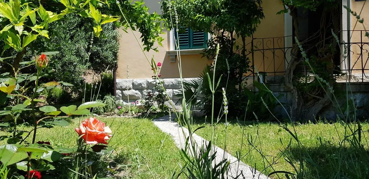 Beach City Pearls Apartments 3*, Split Croatia